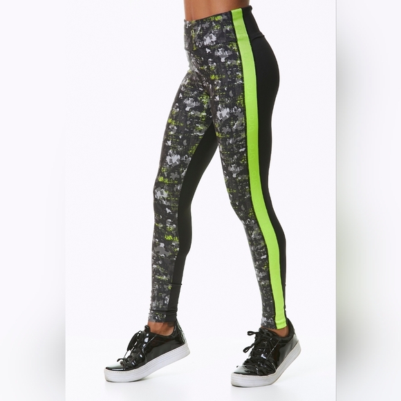 Stylish Women's Black and Green Camo Leggings - Picture 2 of 5